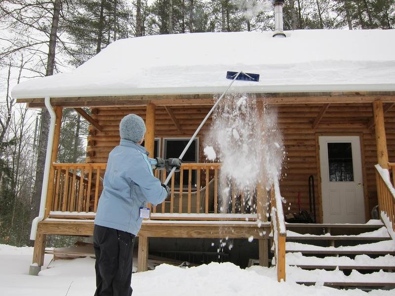 Gutter Ice Clearing in Manitowoc